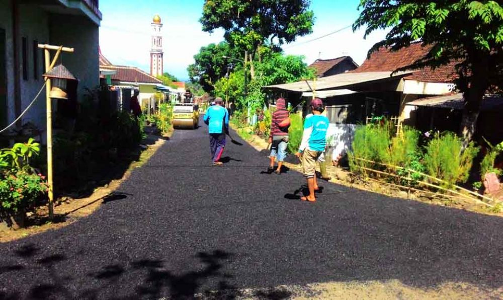 Perbaikan di salah satu jalan di Banyuwangi