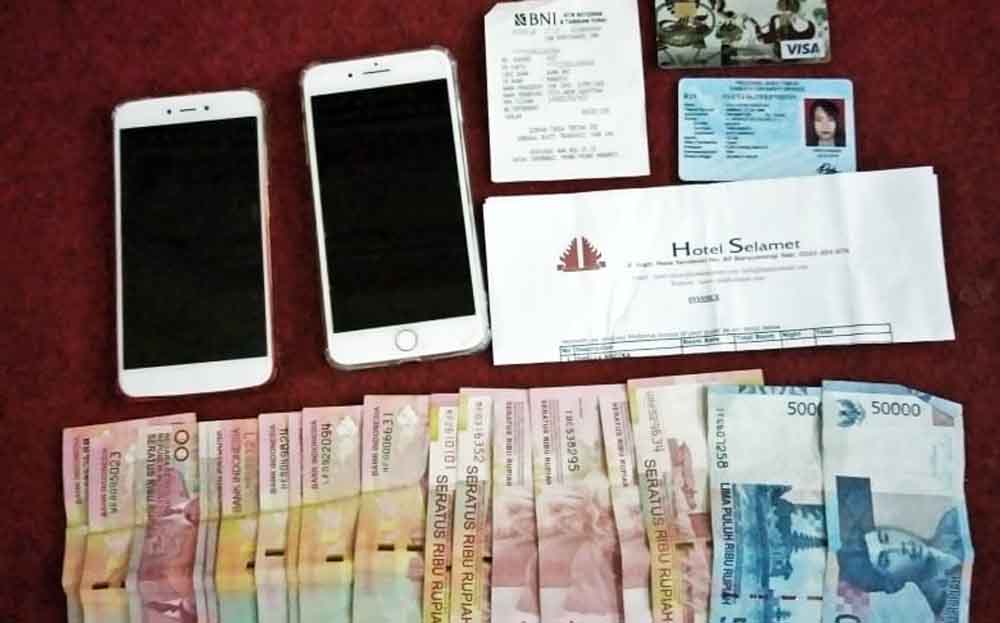 Barang bukti transaksi prostitusi online