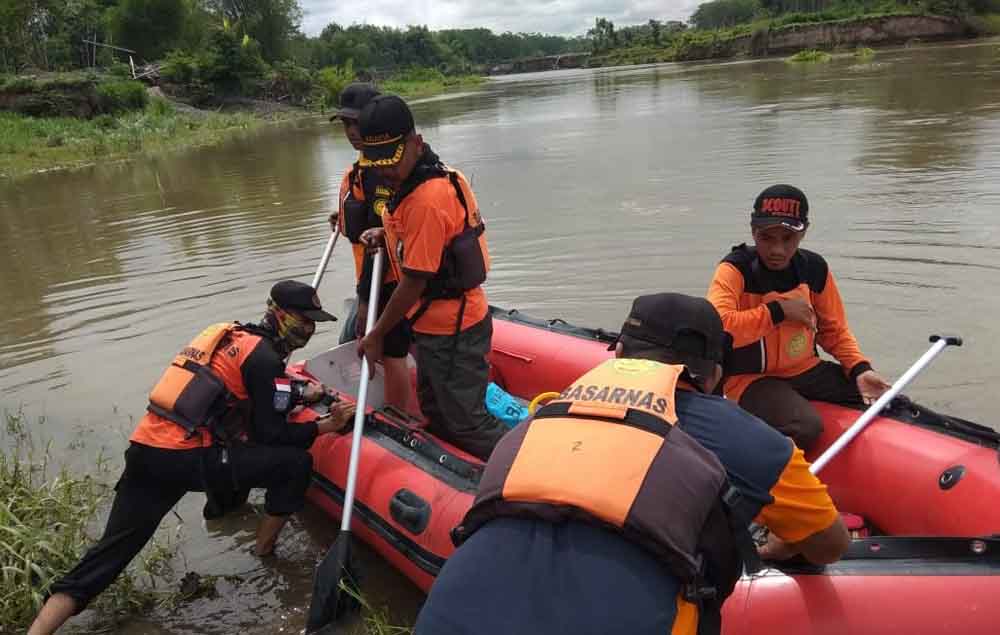 Tim Basarnas saat hendak melakukan pencarian korban