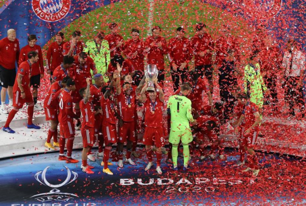 Bayern Muenchen raih Piala Super Eropa 2020 setelah mengalahkan Sevilla 2-1 (Foto: EPA-EFE/Laszlo Szirtesi)


