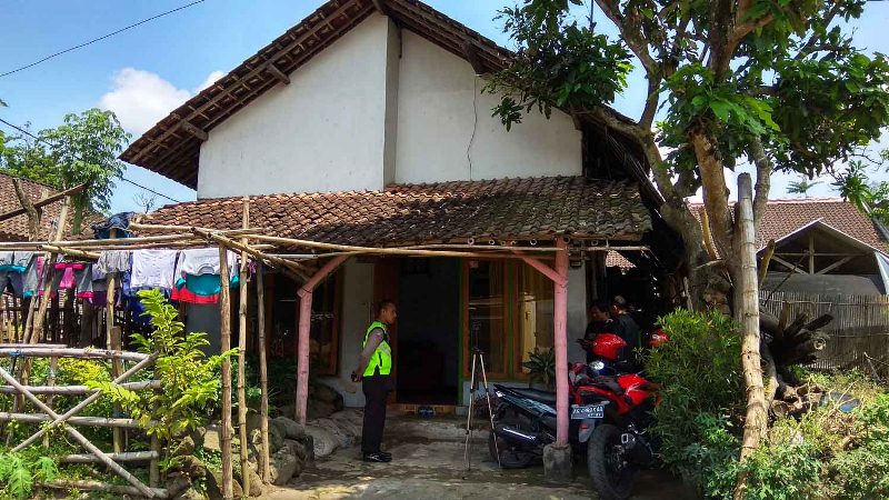 Rumah keluarga ibu yang melahirkan di Hutan Blitar.
