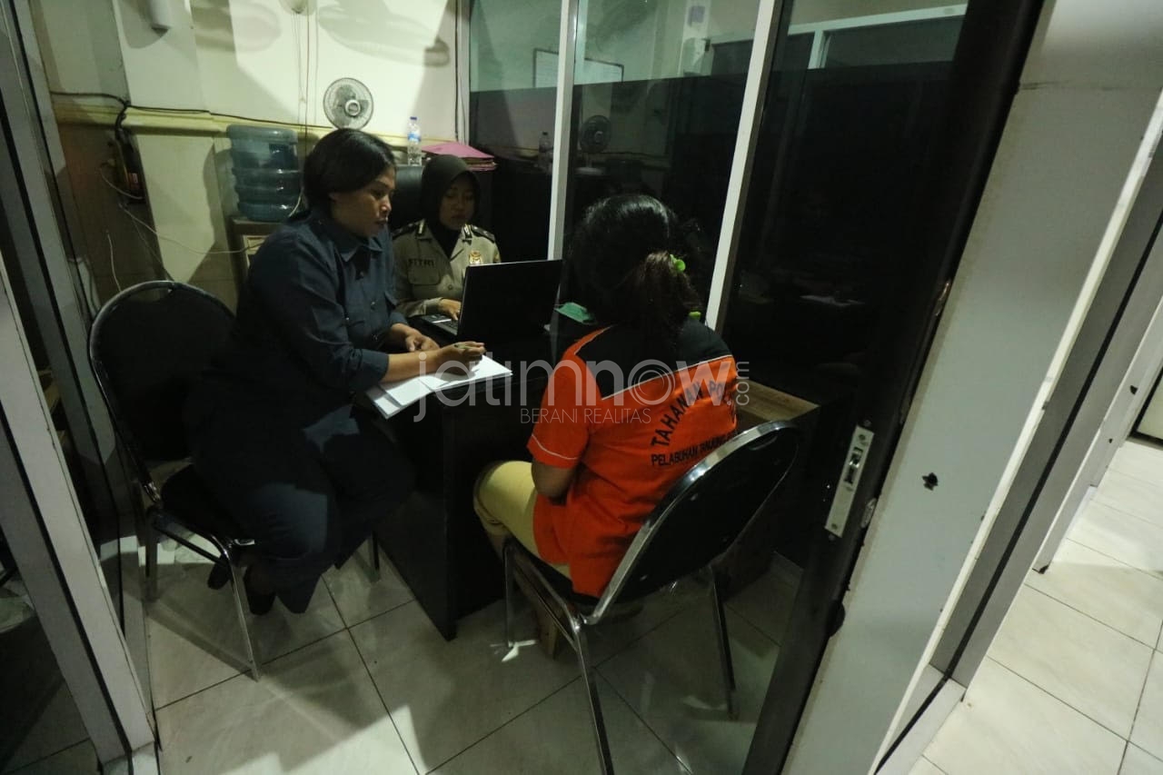 Petugas melakukan pemeriksaan yang dilakukan terhadap sang penculik.