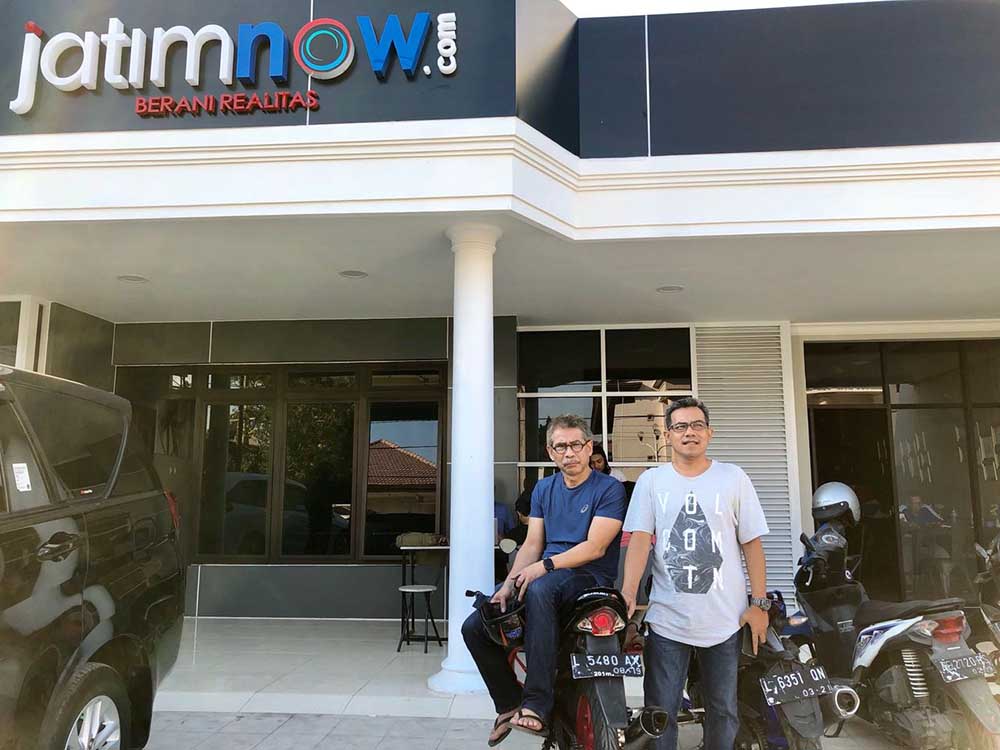 Bersama Budiono Darsono dan Pimred jatimnow.com Budi 'Uglu' Sugiharto