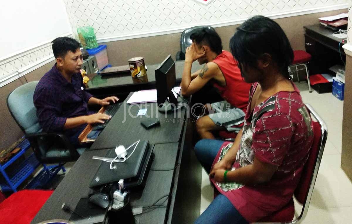 Tersangka Diki Yudha saat berada di Mapolres Ponorogo