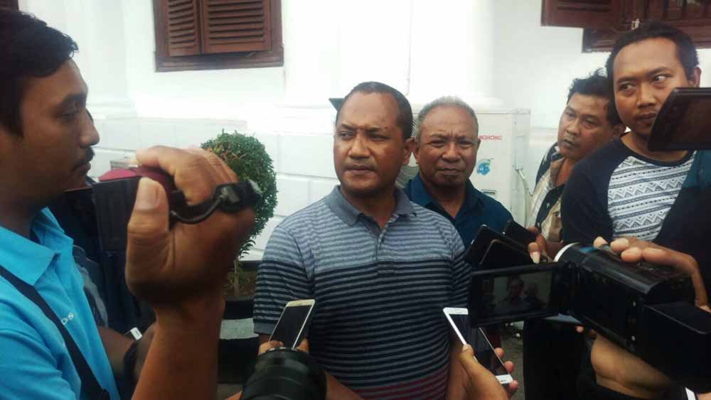 Piter F Rumaseb, Ikatan Keluarga Besar Papua Surabaya (IKBPS)