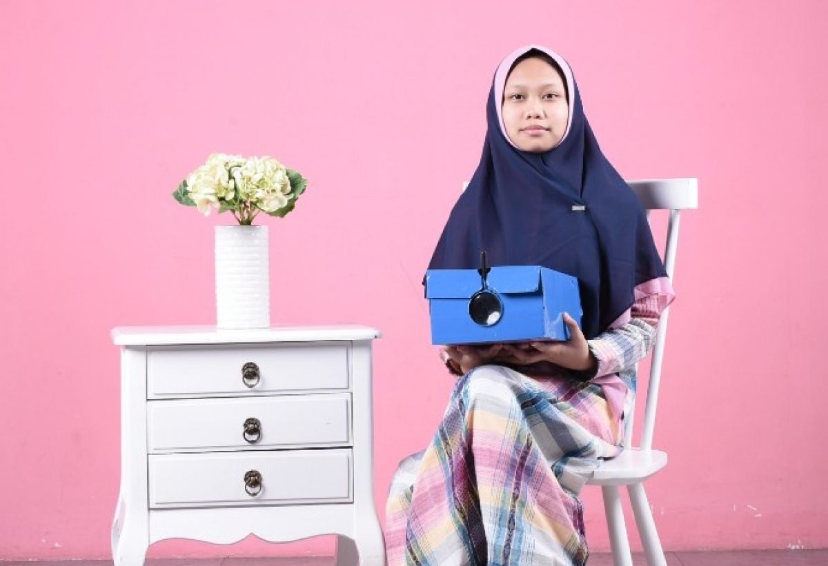 Luthfiyah Hannah, siswa kelas VID yang mencoba kreasi unik dengan membuat bioskop mini.  (Foto: Humas SD Al Falah Surabaya for jatimnow.com)