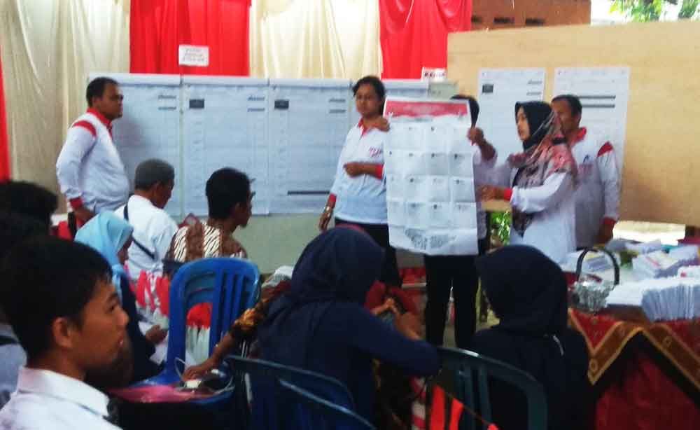 Proses penghitungan suara di Blitar