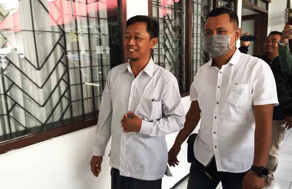 Penahanan tersangka kasus mark up anggaran Kementerian Koperasi di Blitar