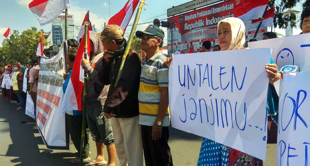 Relokasi Pasar Tak Jelas, Pedagang Geruduk Kantor Pemkot Blitar