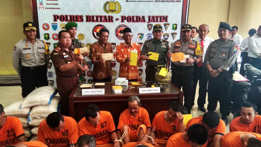 Para tersangka yang berhasil diamankan di Mapolrestabes Blitar