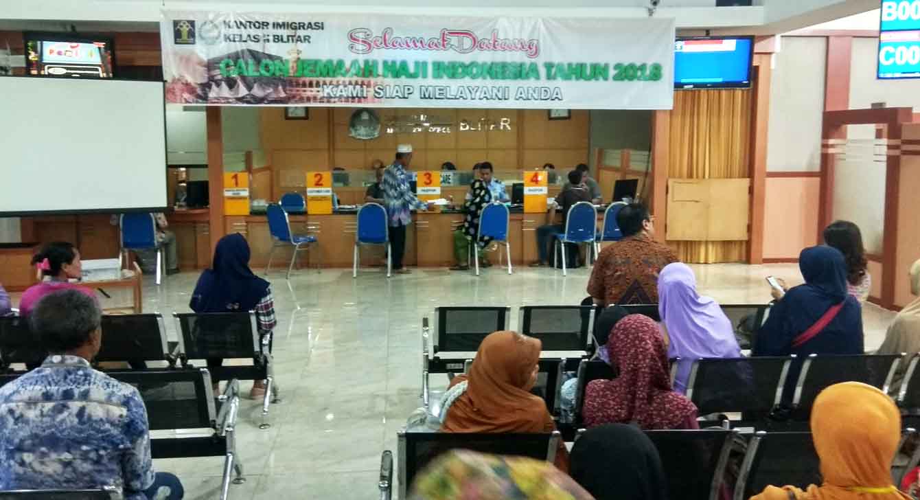 Suasana pelayanan Kantor Imigrasi Kelas II Blitar.