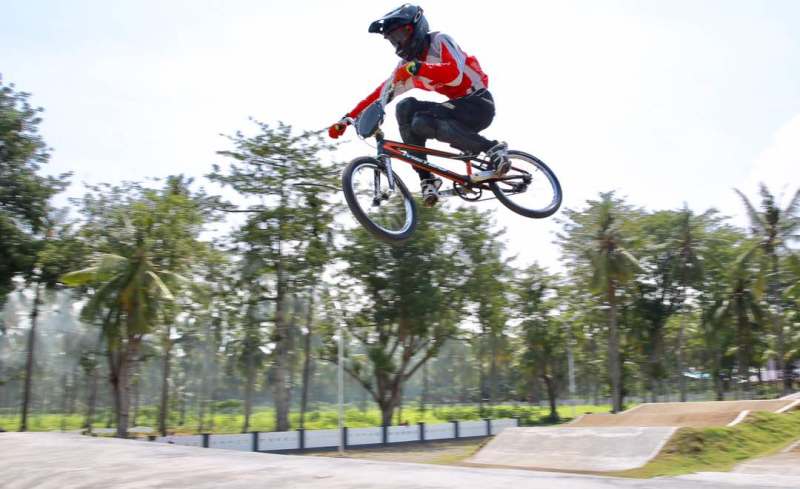 Salah satu peserta saat berlaga di Banyuwangi International BMX 2017/Foto: istimewa 