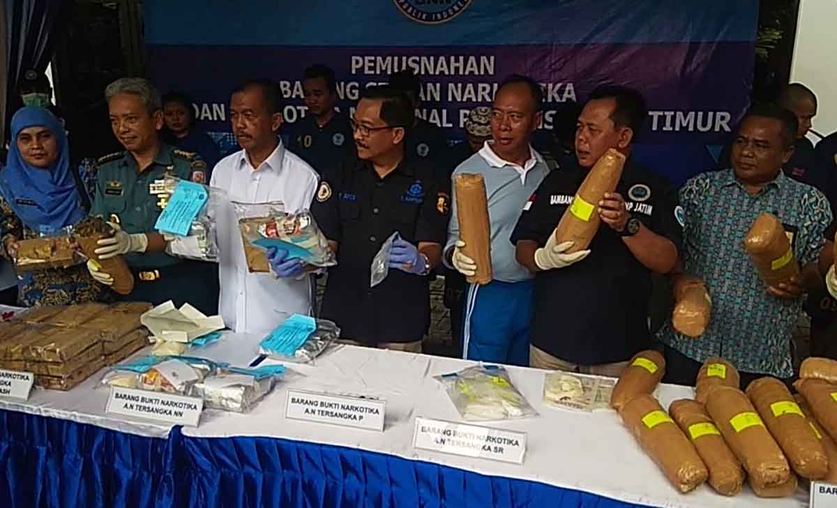 Acara pemusnahan barang bukti BNNP Jatim.