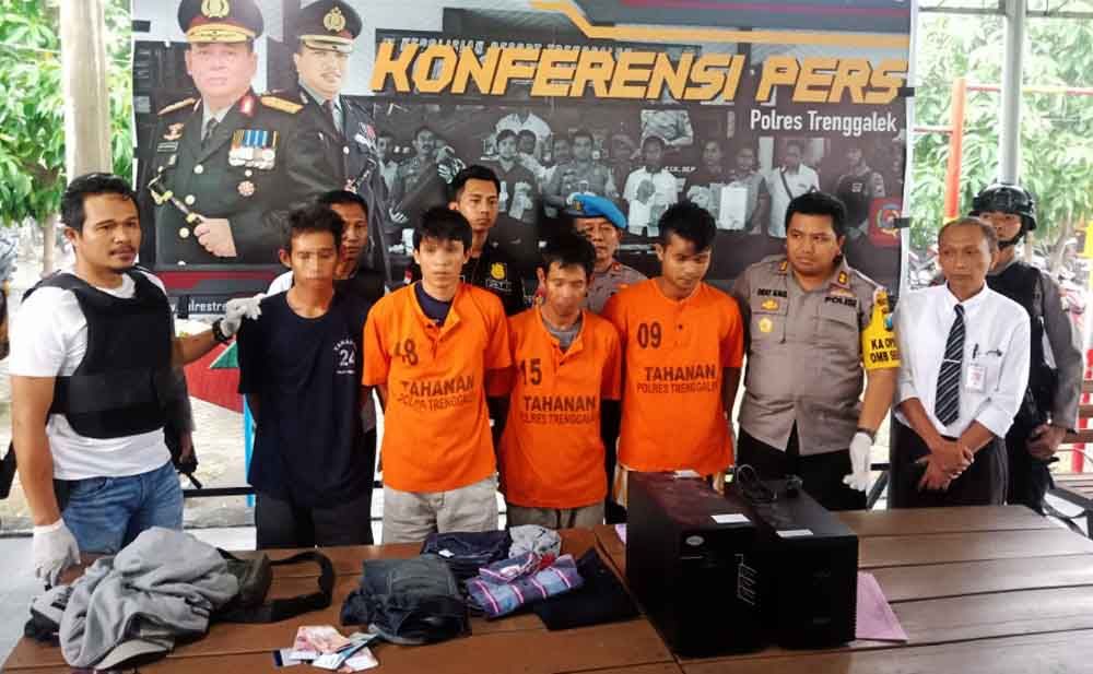 Empat tersangka saat di Mapolres Trenggalek