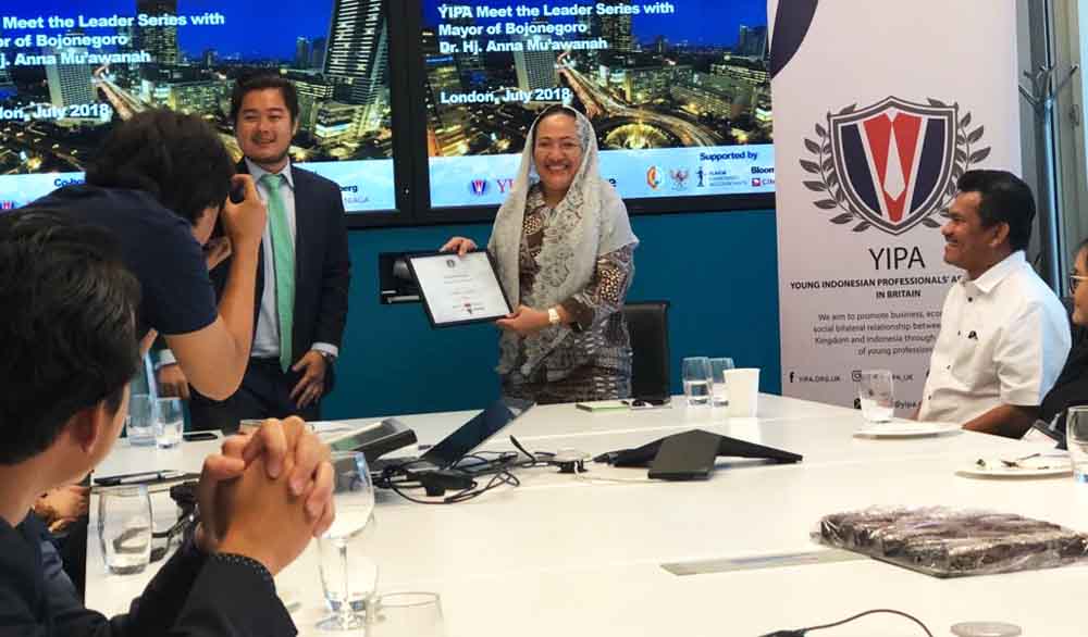 Bupati Bojonegoro Anna Mu'awanah saat berbicara pada acara Young Indonesian Professionals' Association