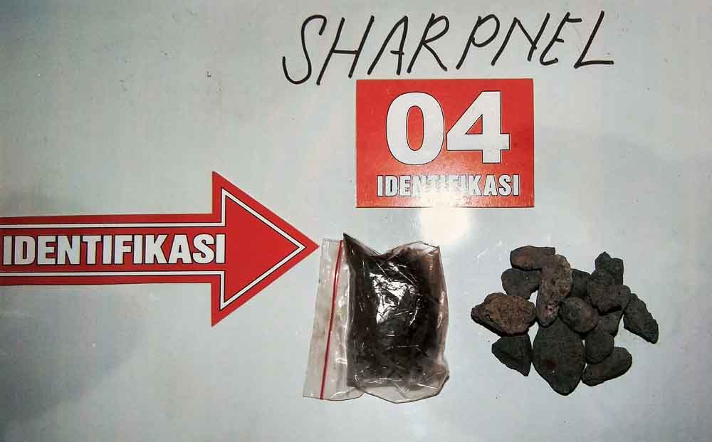 Material isi benda yang diduga bom di Blitar