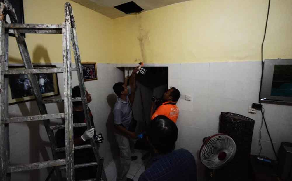 Olah TKP teror bom molotov