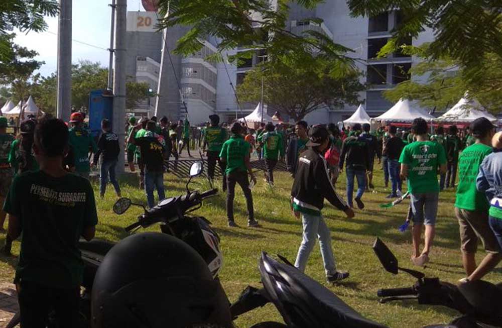 Rusuh di luar GBT/Tito