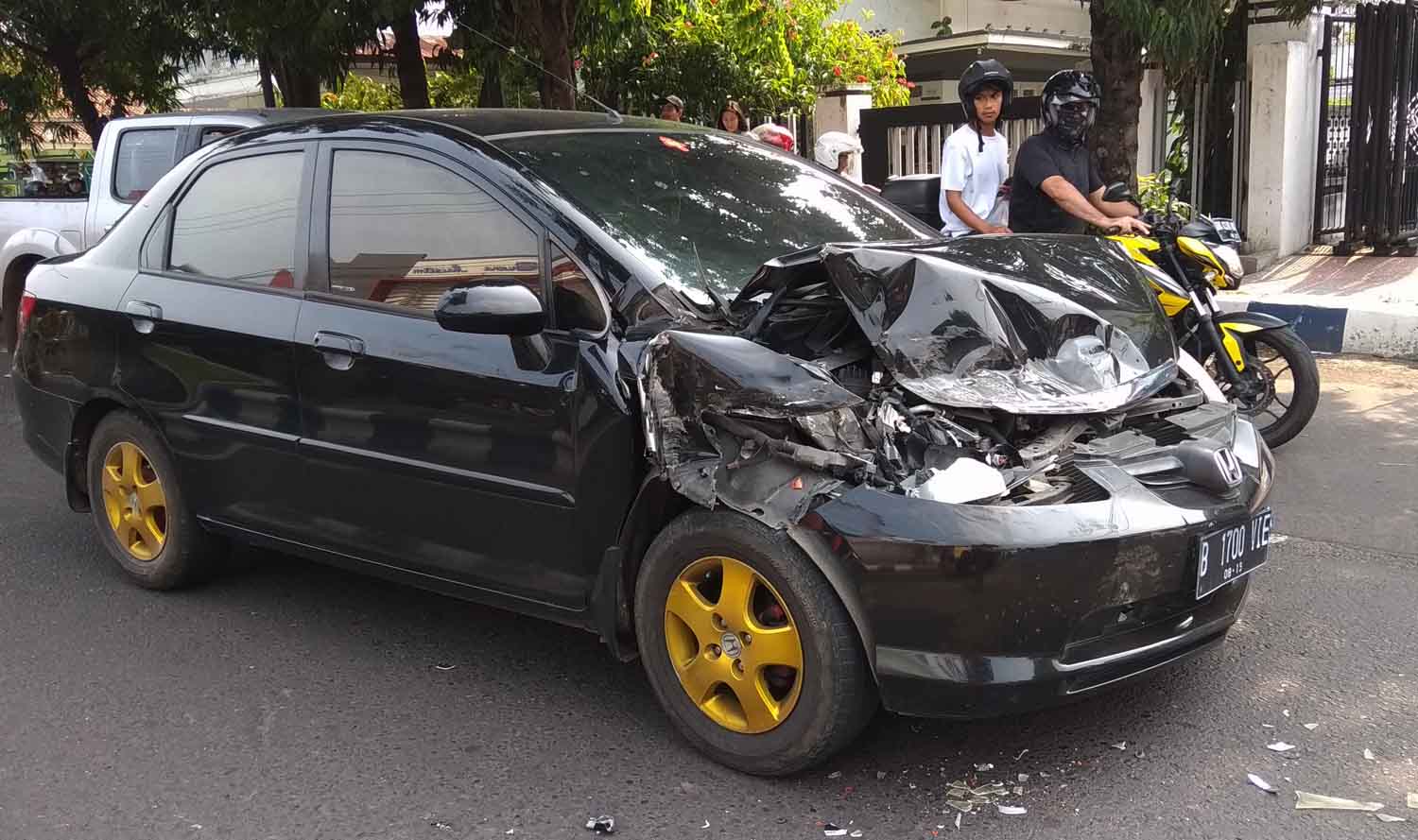 Salah satu mobil korban tabrakan beruntun di jalur Ketapang Banyuwangi.