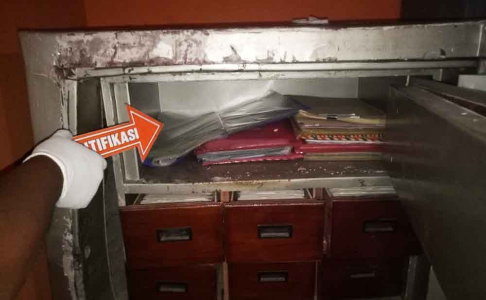 Brankas koperasi yang dibobol