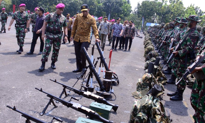 Komisi I DPR RI saat mengunjungi Brigif-1 Marinir