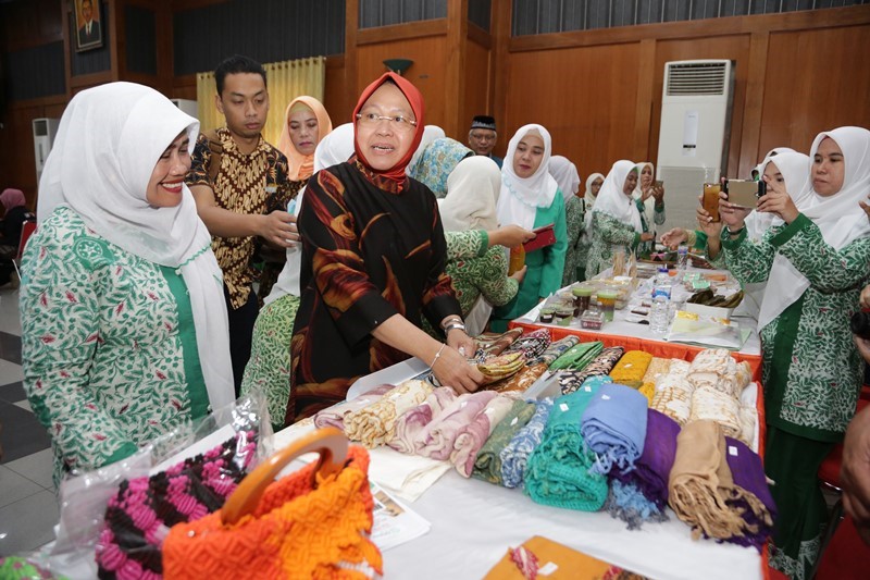 Walikota Surabaya saat memberikan sambutan di hadapan pengurus Fatayat NU.