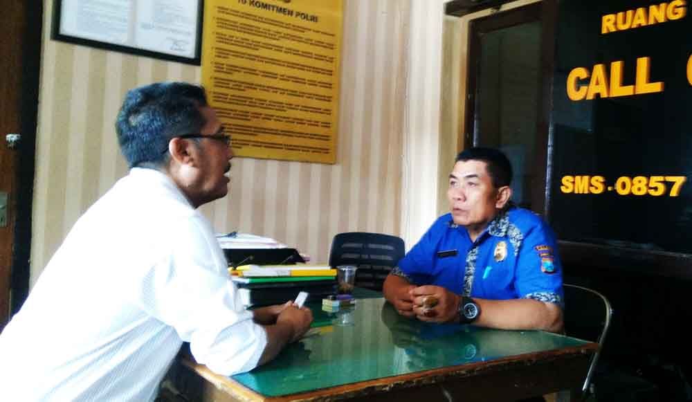 Nurul Munjiat saat melaporkan kasus pemerasan di Mapolres probolinggo Kota