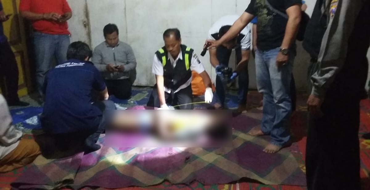 Petugas melakukan identifikasi 