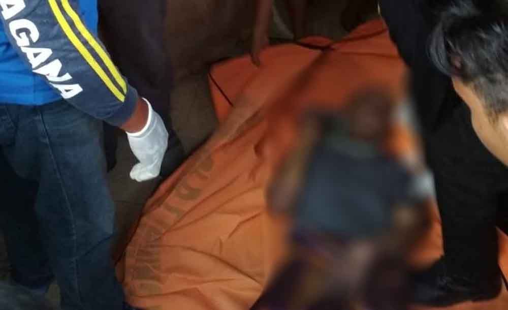 Suwarto dievakuasi petugas