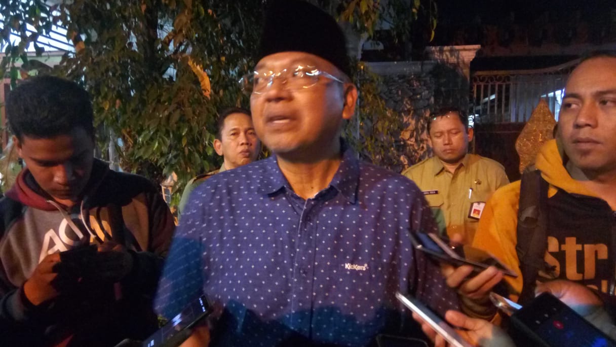 Bupati Malang Rendra Kresna usai rumah dinasnya digeledah KPK, Senin (8/10/2018) malam.