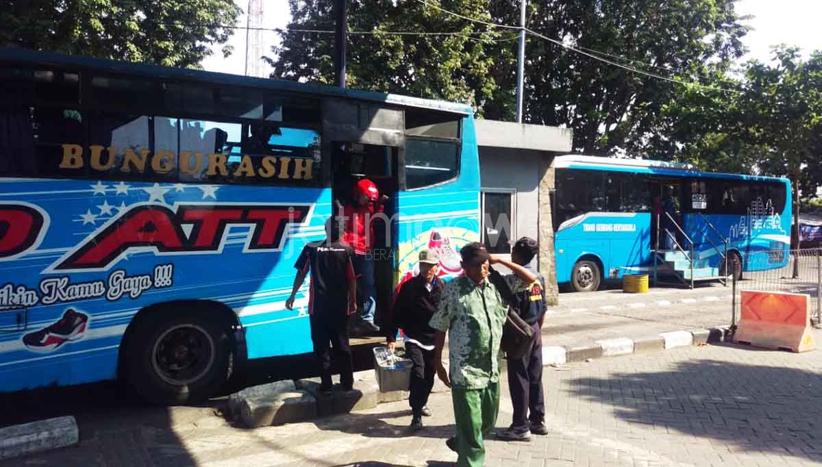 Suasana di terminal Purabaya Surabaya