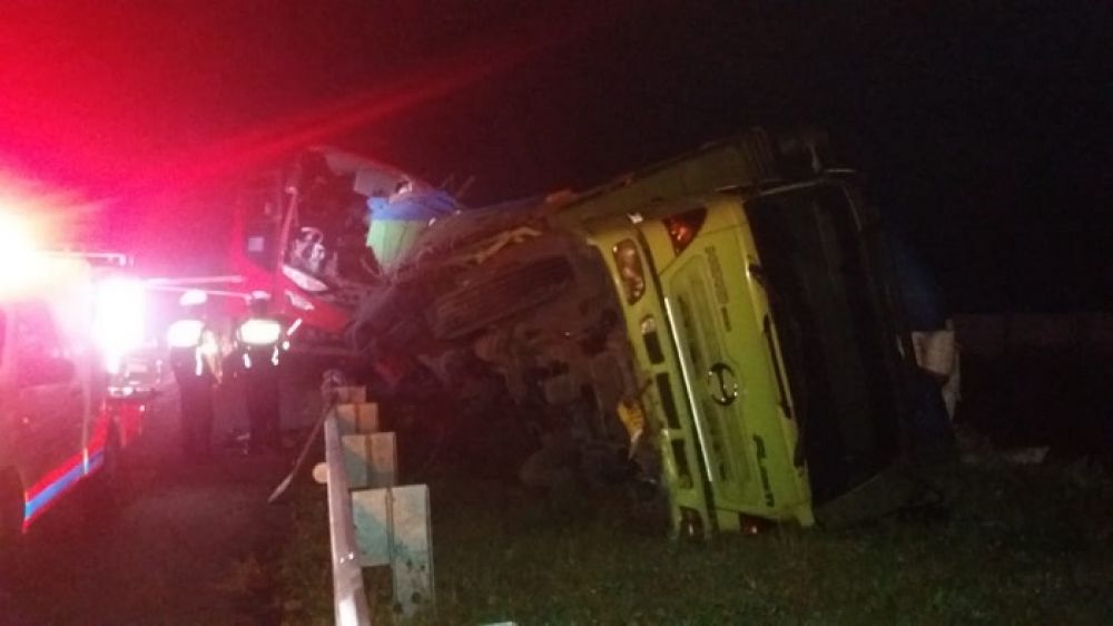 Kecelakaan bus Medali Mas tabrak truk
