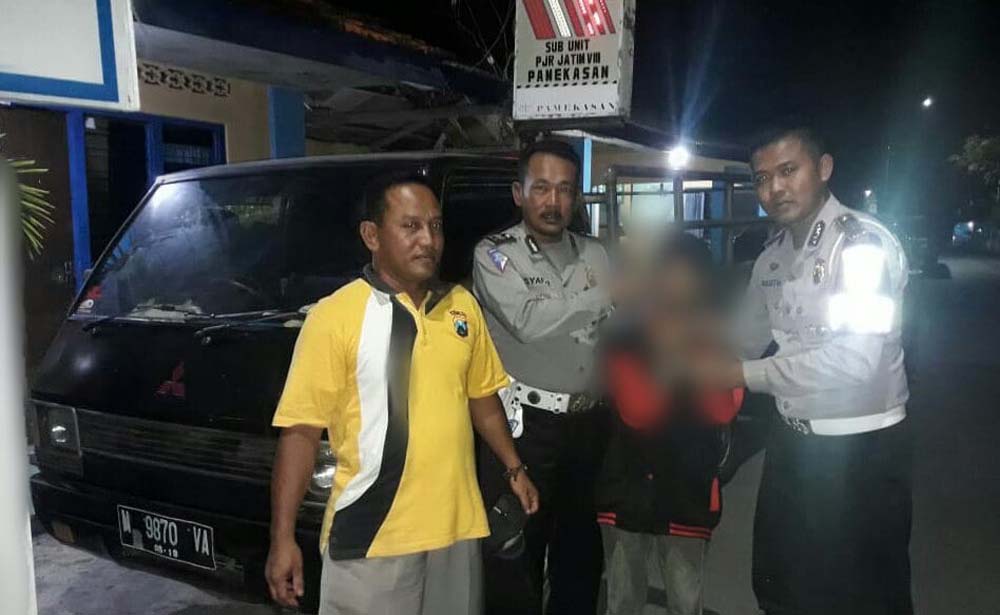 Bocah 14 tahun saat diamankan anggota PJR Polda Jatim.

