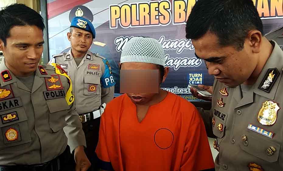 Tersangka saat di Mapolres Banyuwangi