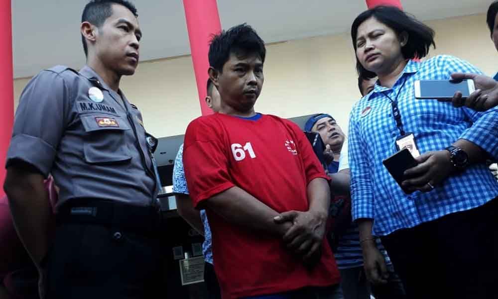 Tersangka saat di Mapolrestabes Surabaya