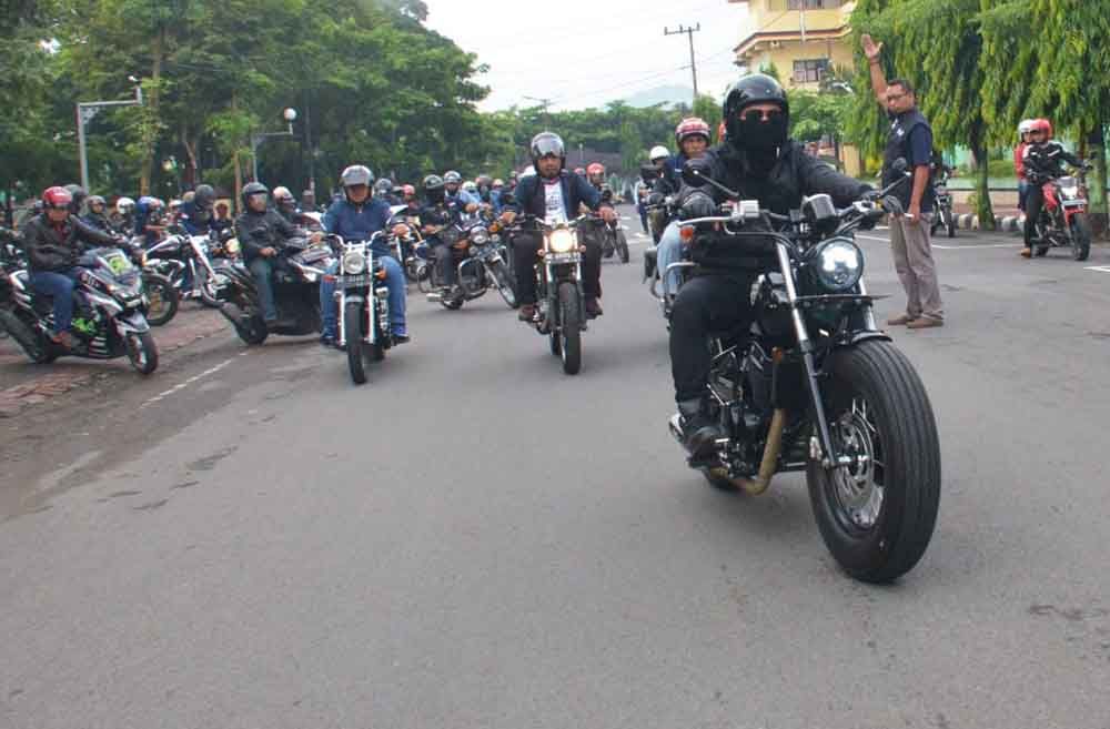 Cak Ipin mengajak touring dan bersihkan Pantai Kili-Kili