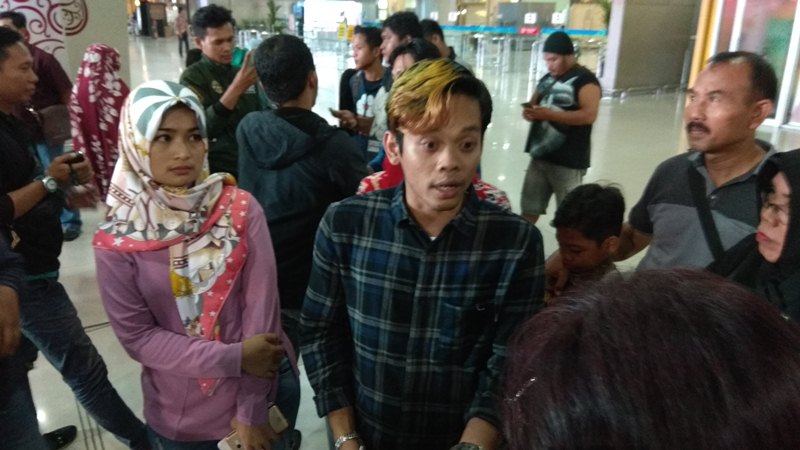 Cak Percil dan Cak Yudho saat tiba di Bandara Juanda
