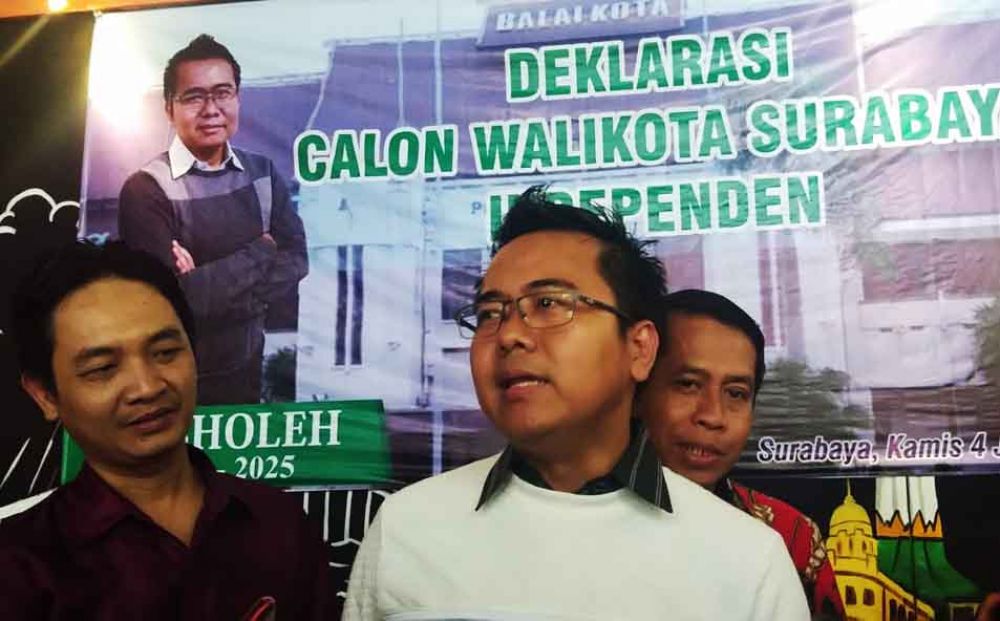 M Sholeh saat acara deklarasi sebagai calon independen Pilwali Surabaya 2010