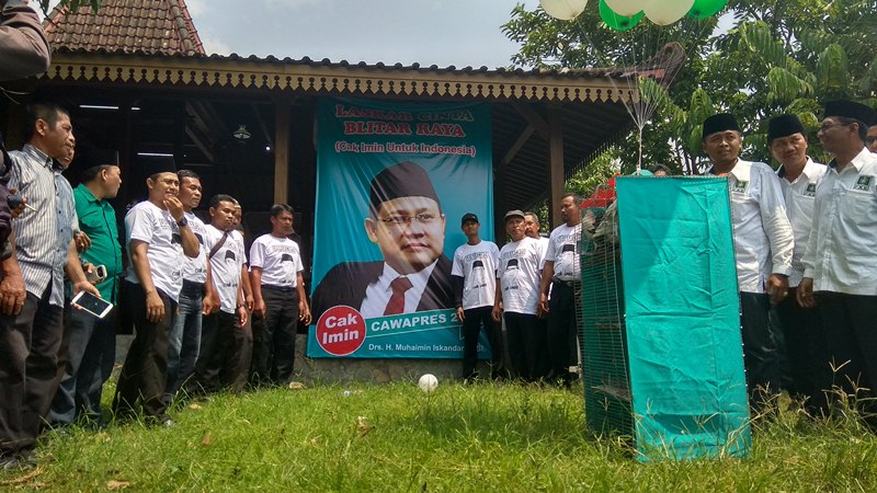Kader PKB Blitar saat mendeklarasikan Laskar Cinta.