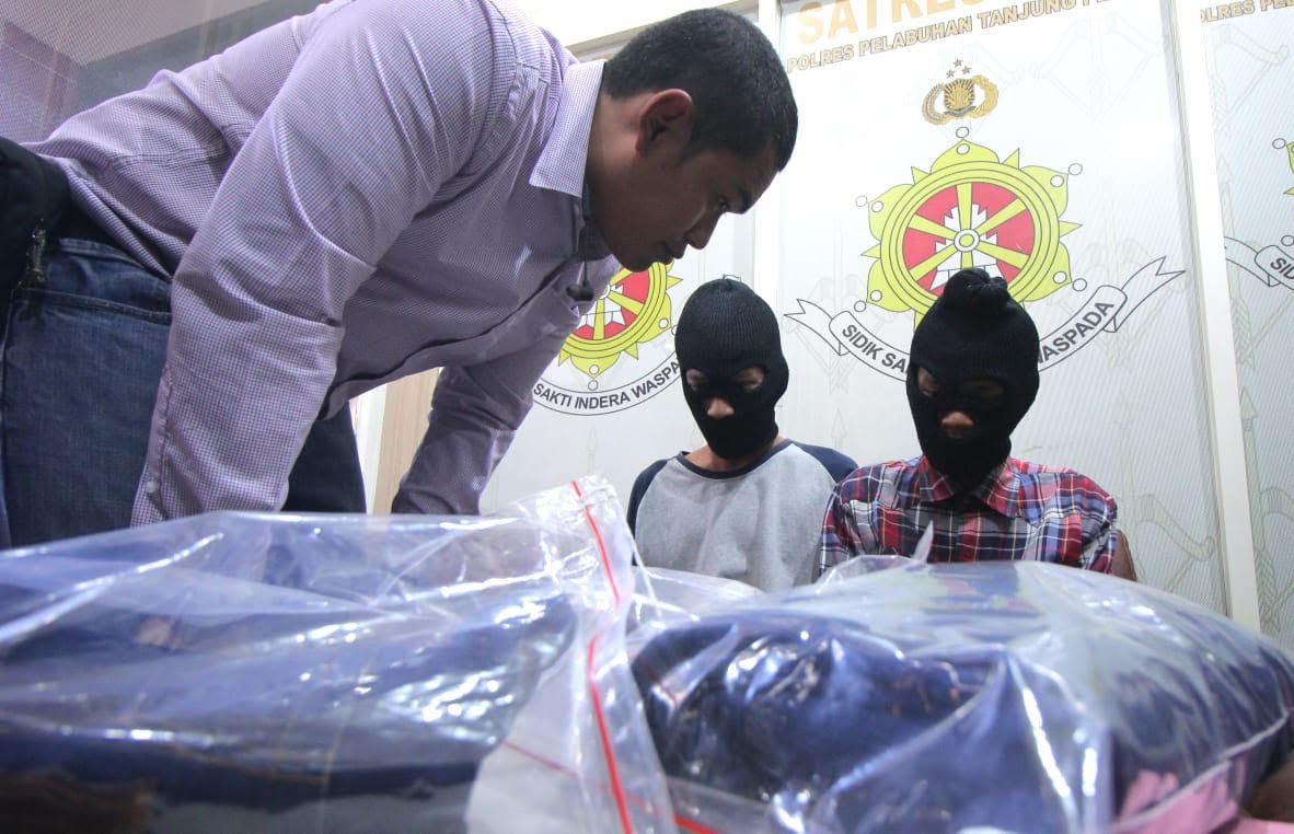 Tertangkap Polisi, Jambret Belia ini Menangis Kangen Sang Ibu