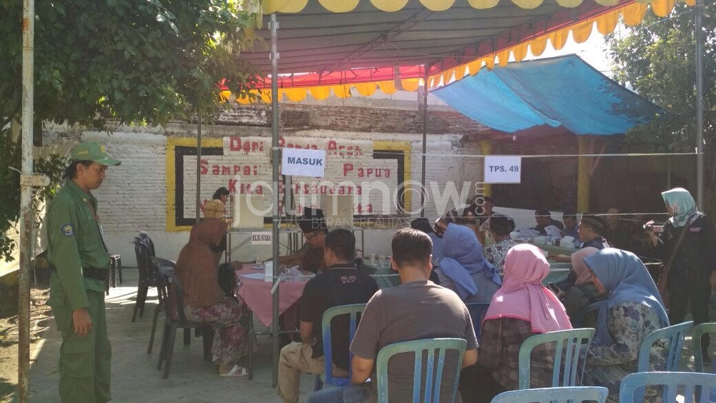 Suasana coblos ulang di TPS 49 Manukan Kulon Surabaya.
