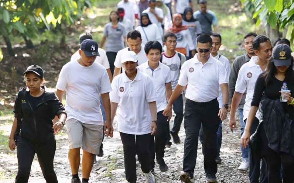 Asyiknya Menteri Rini dan Bupati Anas Ikut Chocolate Glenmore Run