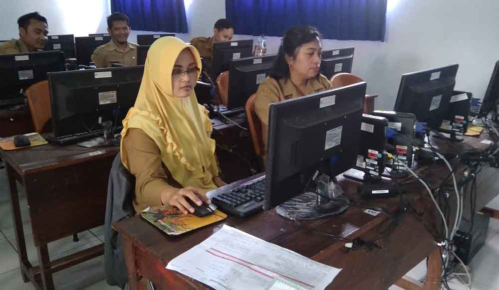 Orang tua korban penipuan CPNS Pengadilan Agama Banyuwangi.
