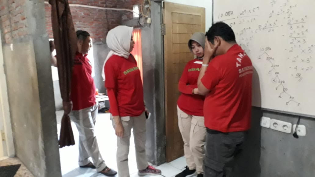 Polisi Geledah Rumah Guru Bimbel yang Cabuli Anak Didik di Surabaya