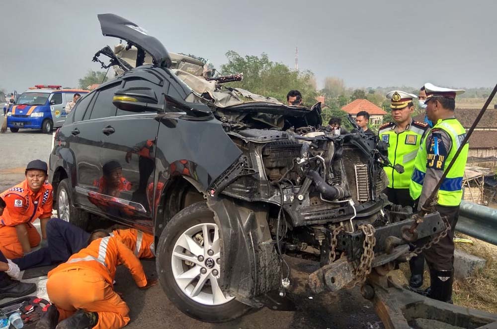 Kecelakaan Toyota Innova vs Truk di Tol Sumo, Polisi: Sopir Mengantuk