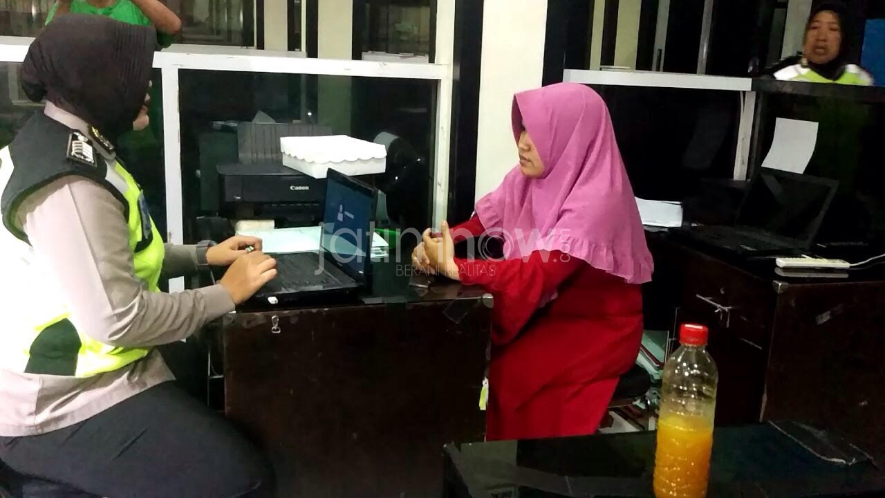 MR (berjilbab) wanita penculik bayi Mohammad Farhan Akbar.