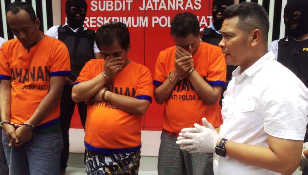 Para tersangka saat berada di mapolda Jatim