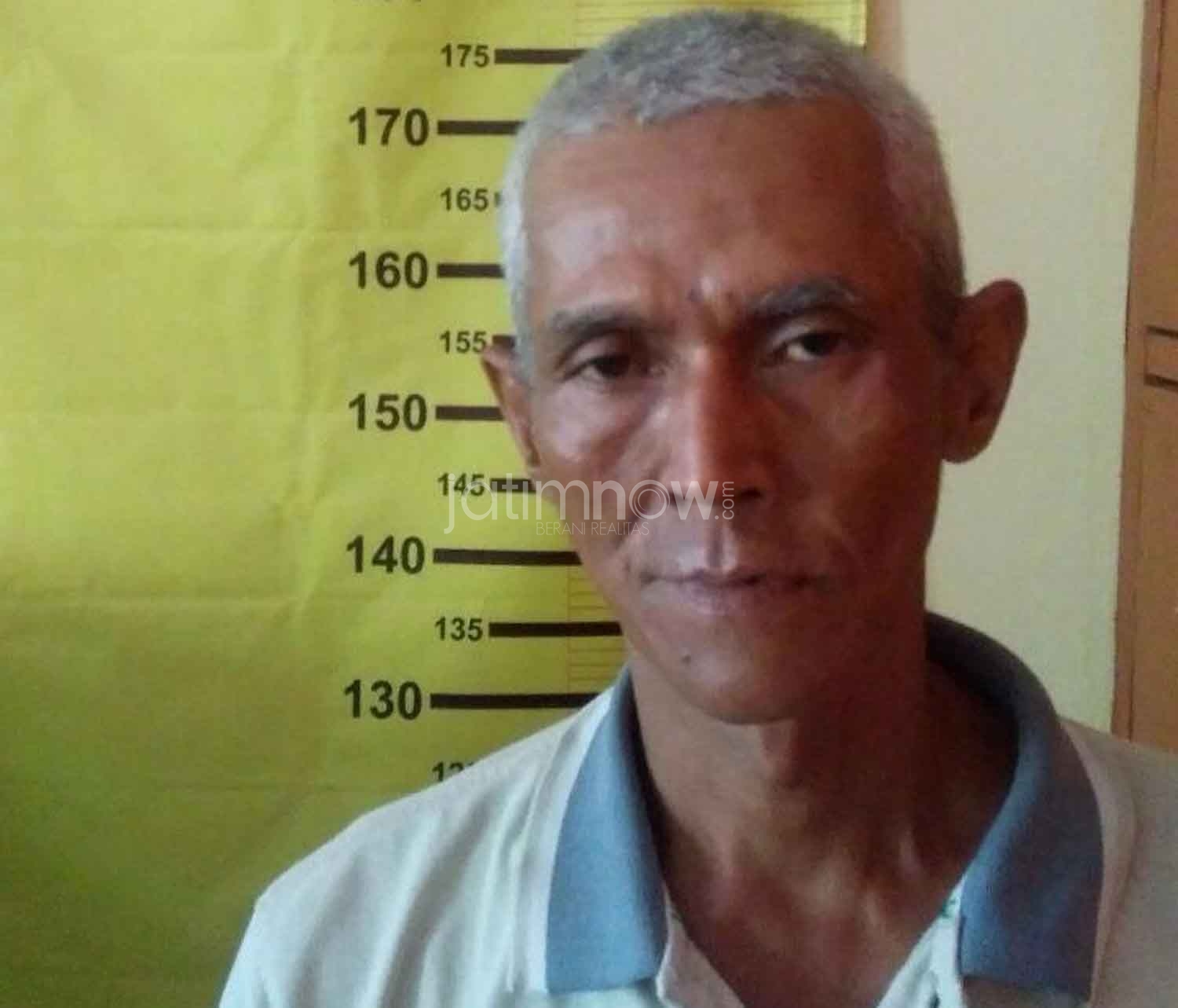 Bambang saat diperiksa di Mapolsek Tambaksari./foto: Narendra Bakrie.