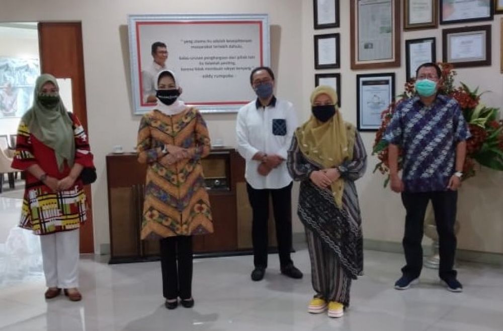 Foto: Penampakan Wali Kota Batu Disela Rapat Pemegang Saham