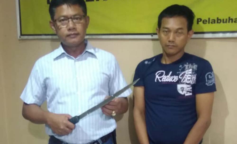 Dituduh Jual Narkoba, Pria ini Ancam Tetangga dengan Sajam